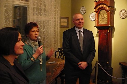 Stoją od lewej: kurator wystawy Wioleta Kmiecik, dyr. muzeum Małgorzata Buchholtz-Todoroska, Andrzej Walas Stoją od lewej: kurator wystawy Wioleta Kmiecik, dyr. muzeum Małgorzata Buchholtz-Todoroska, Andrzej Walas