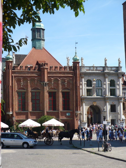 Brama Długouliczna (Złota Brama) - siedziba Prowincjonalnej Szkoły Artystycznej